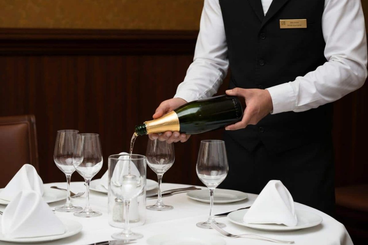 service vin champagne fine dining